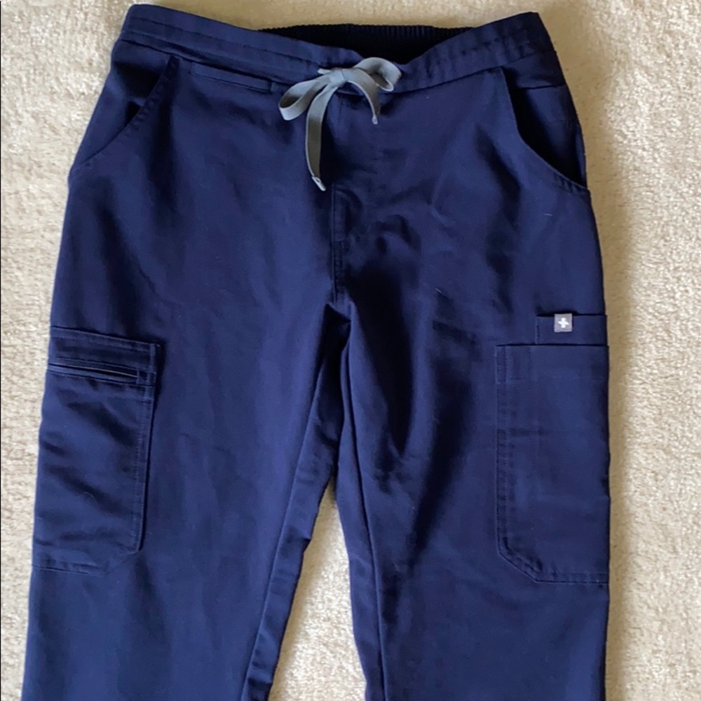 Like new- Figs Yola scrubs pants- xs